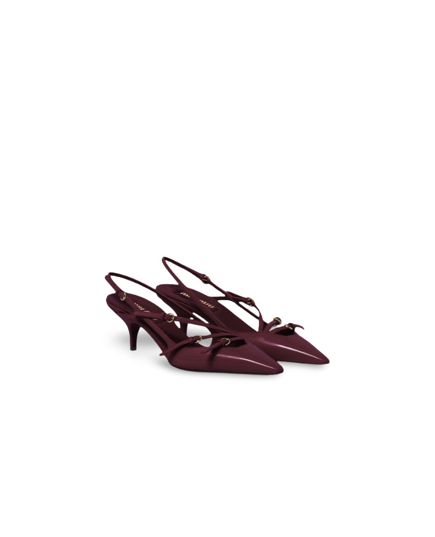 حذاء ميو ميو مفتوح من الخلف مصنوع من الجلد اللامع مع أبازيم