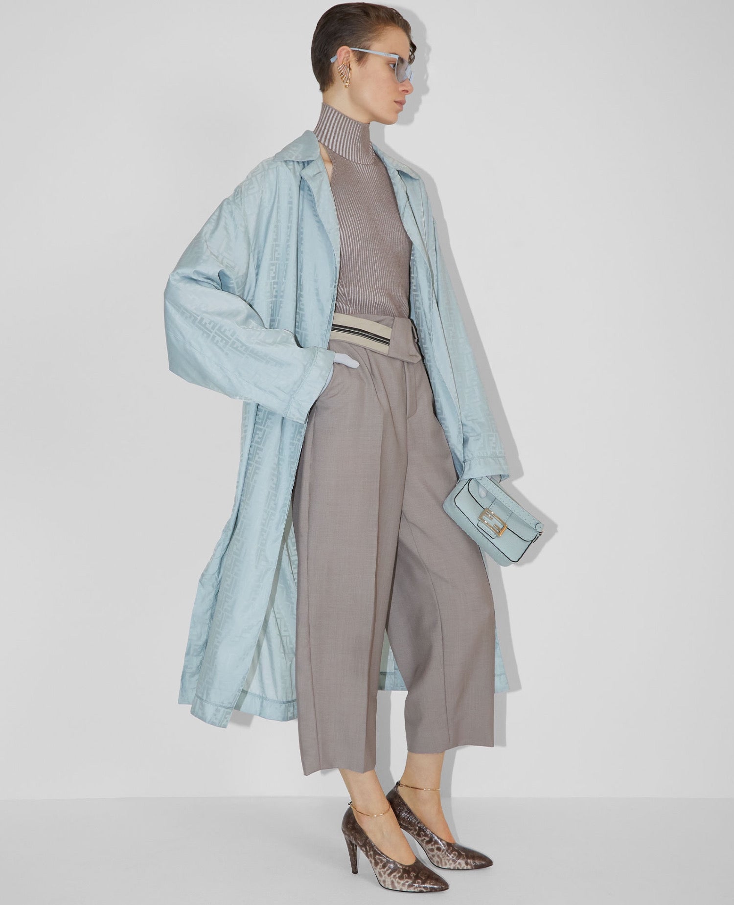 حقيبة فندي باجيت ميني لايت بلو