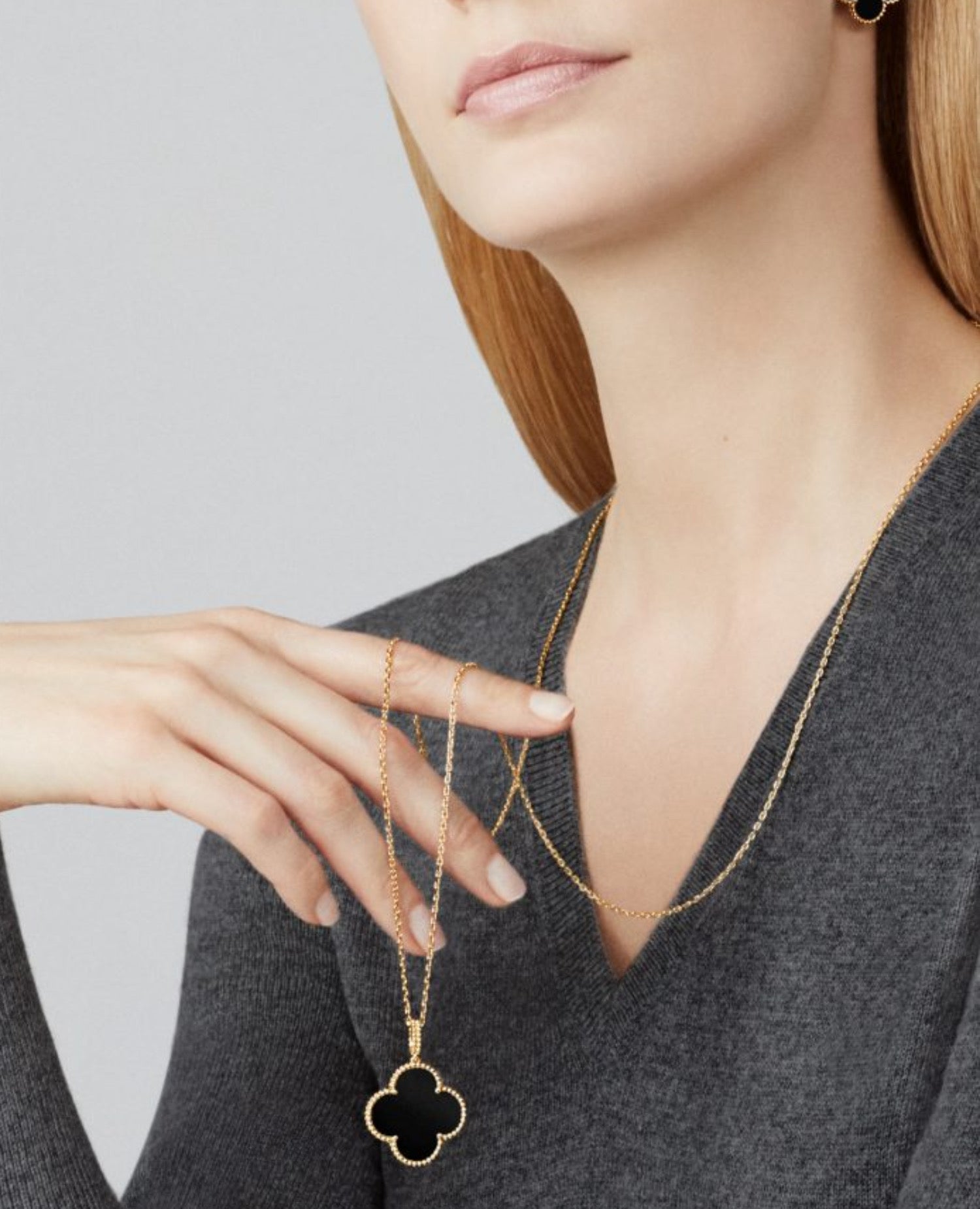 Van Cleef Magic Alhambra long necklace, 1 motif, yellow gold, Onyx