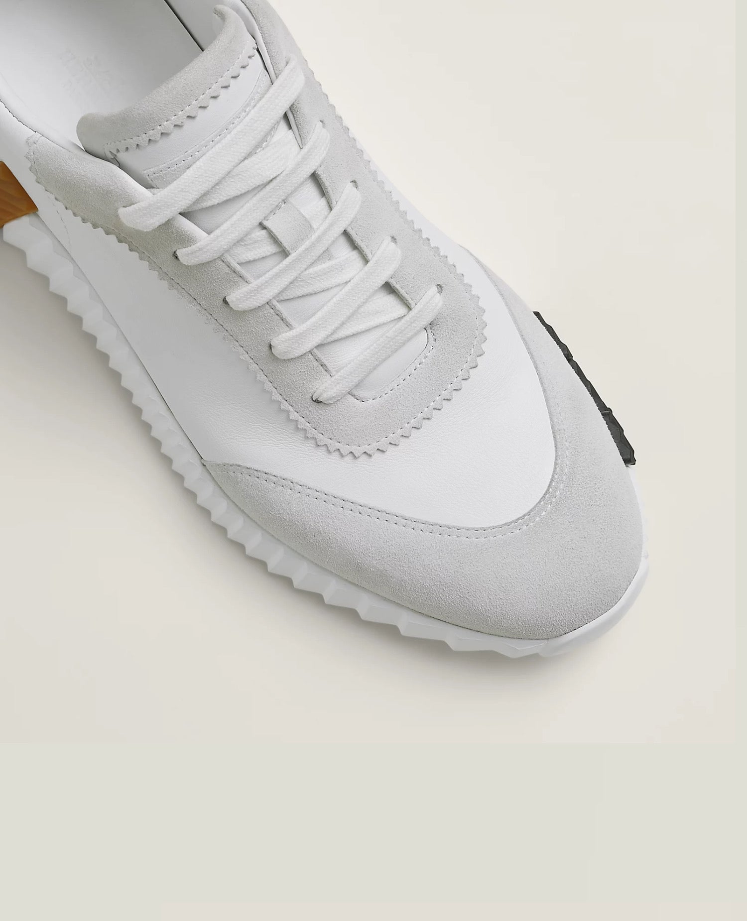 حذاء هيرميس الرياضي المرتد