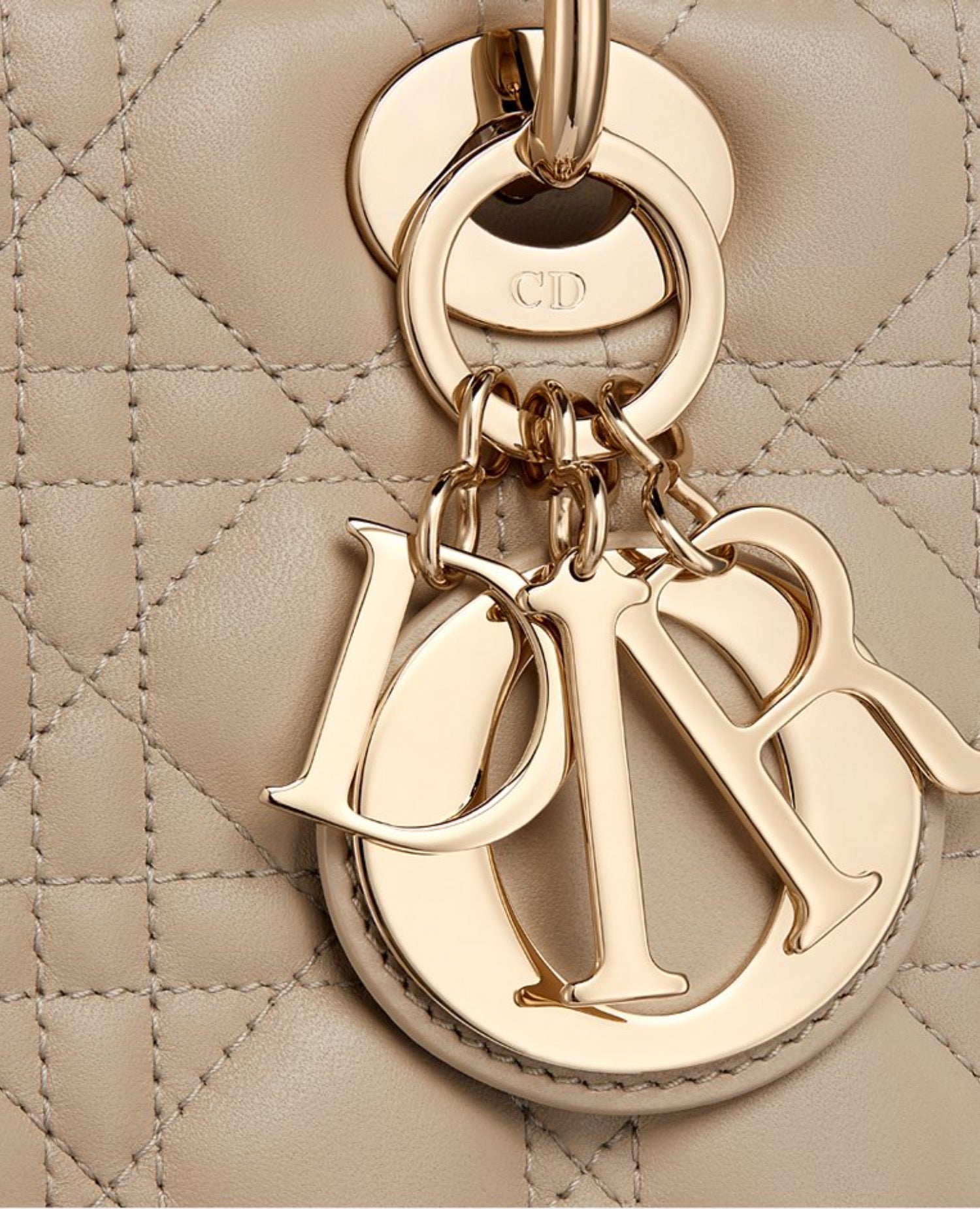 حقيبة كريستيان ديور متوسطة الحجم ليدي ديور