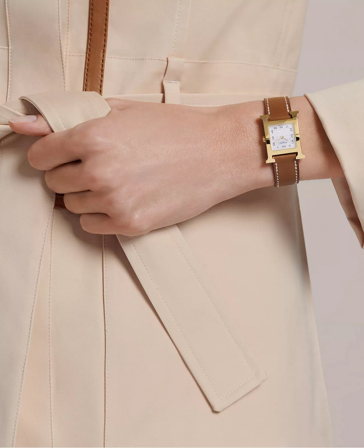 Hermès Heure H watch, Small model, 25 mm Yellow gold-plated steel, Gold Chestnut