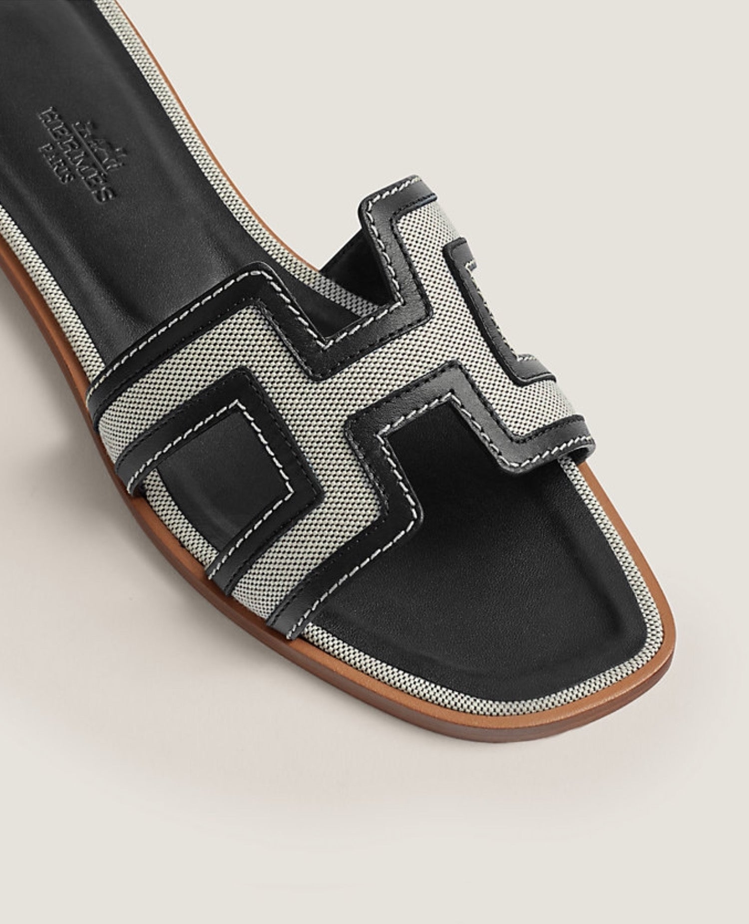 Hermès Oran sandal Prunoir / Noir