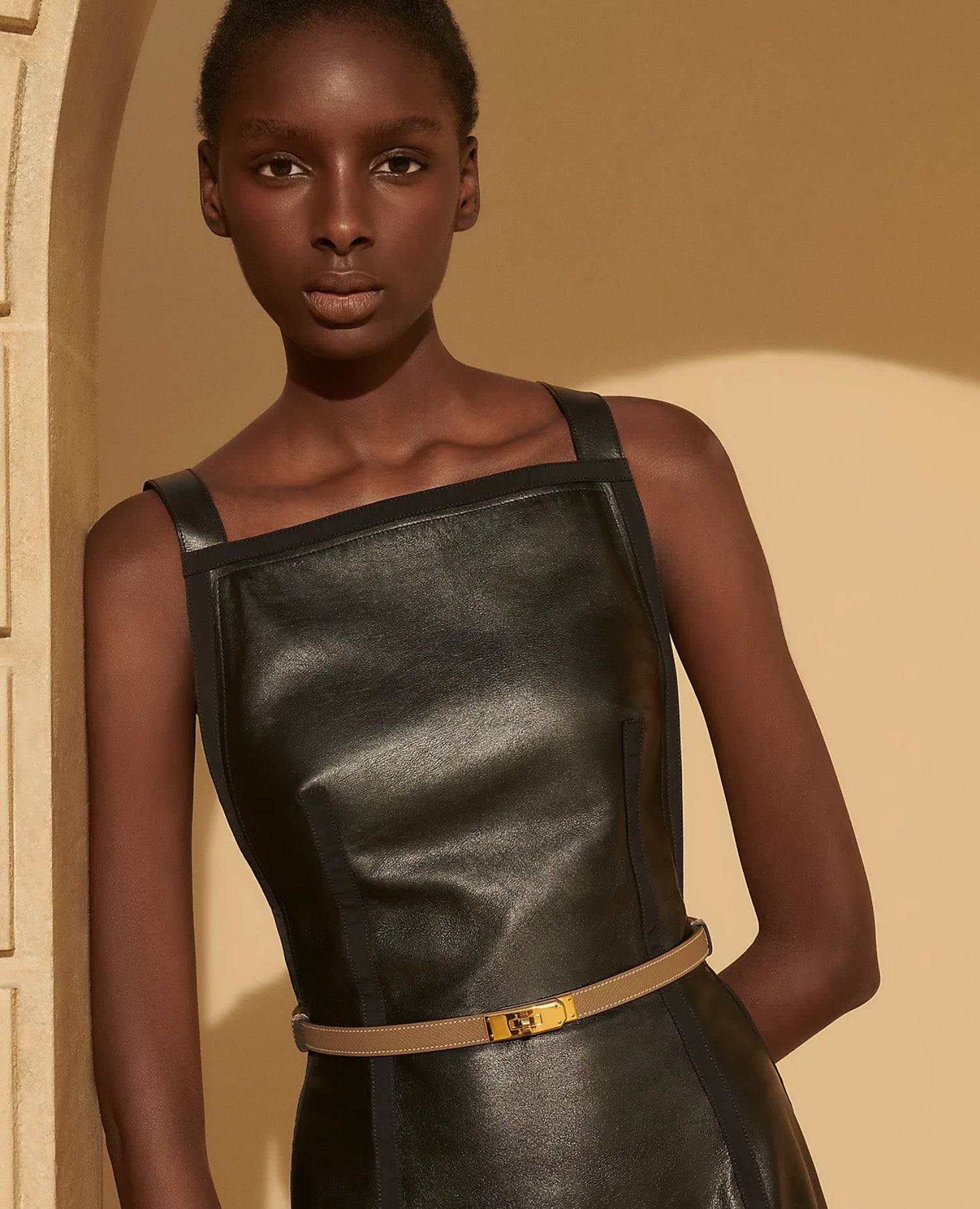 حزام هيرميس كيلي 18 مع أجزاء معدنية ذهبية