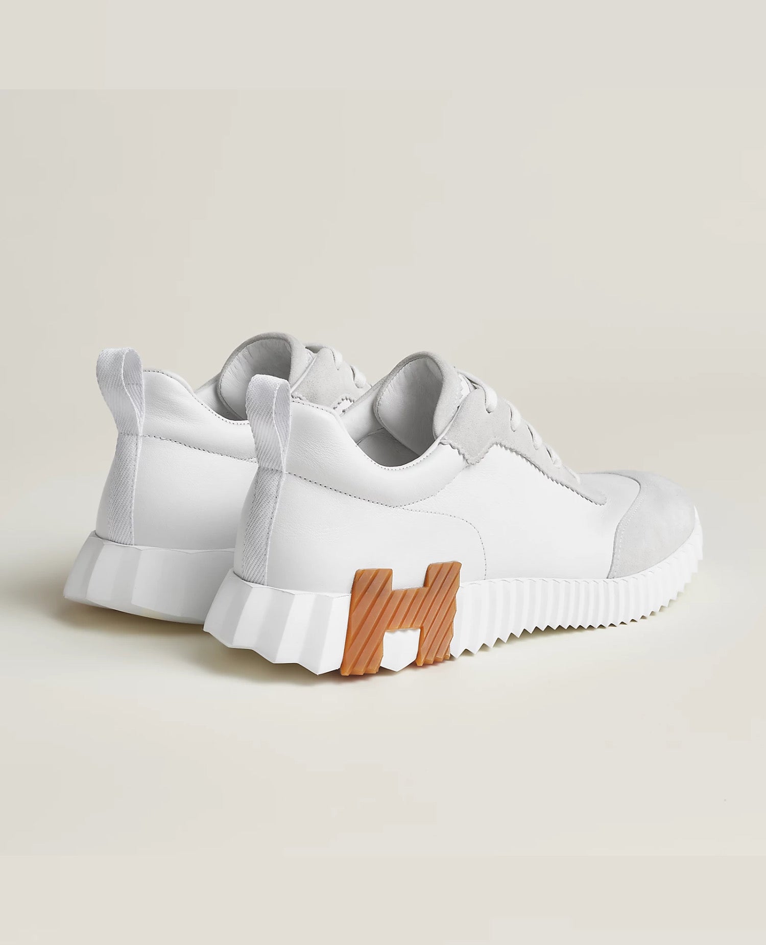 حذاء هيرميس الرياضي المرتد