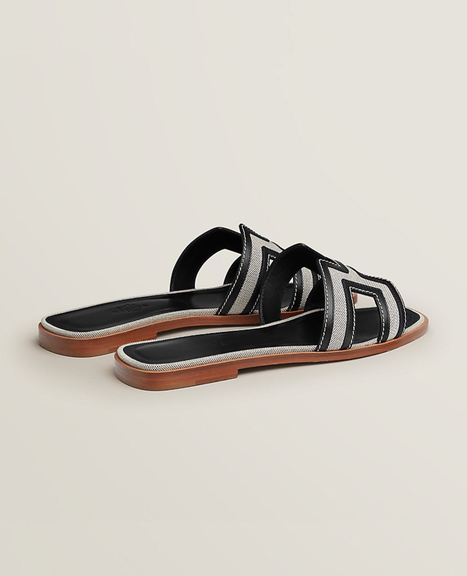 Hermès Oran sandal Prunoir / Noir