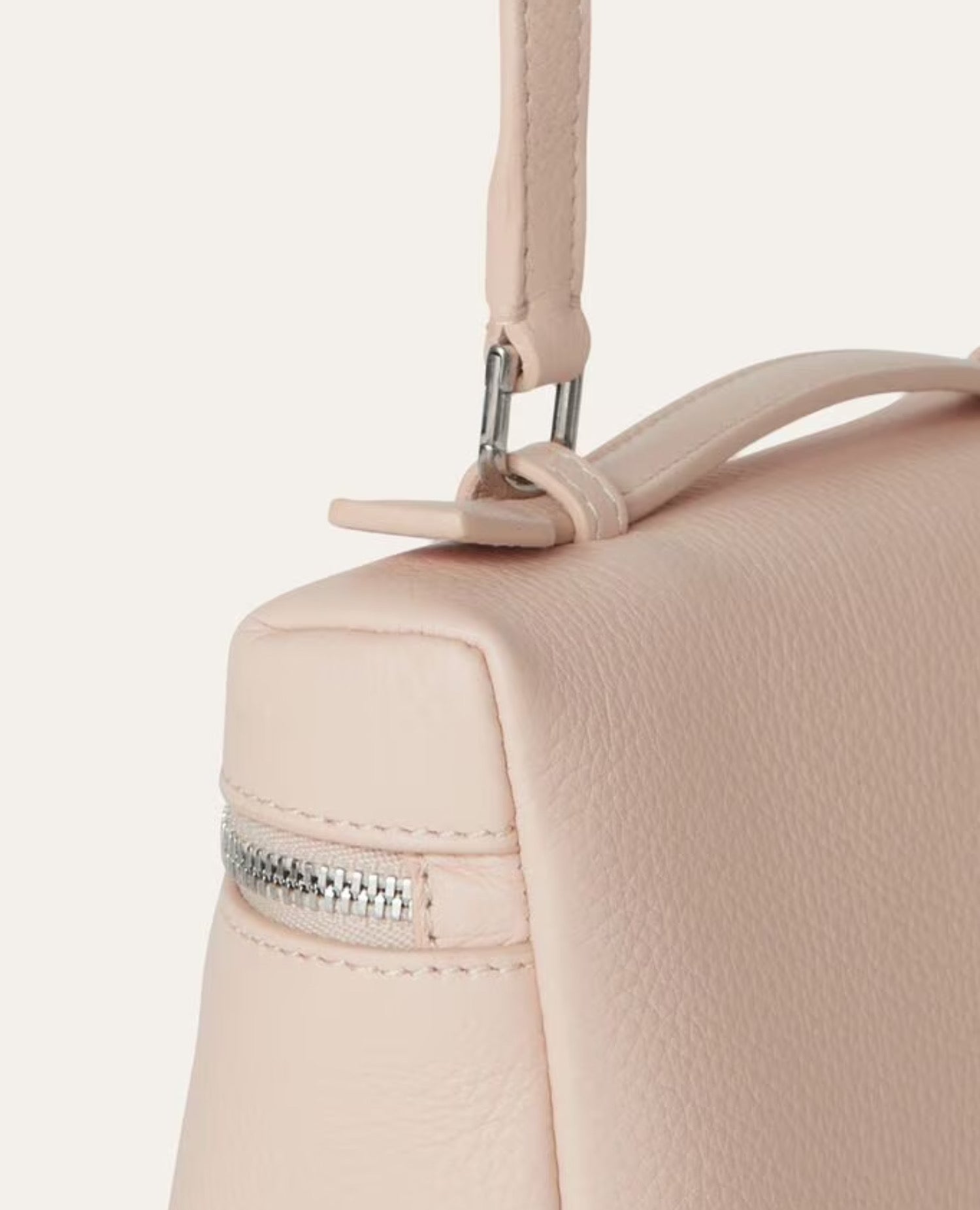 حقيبة لورو بيانا إكسترا بوكيت L19