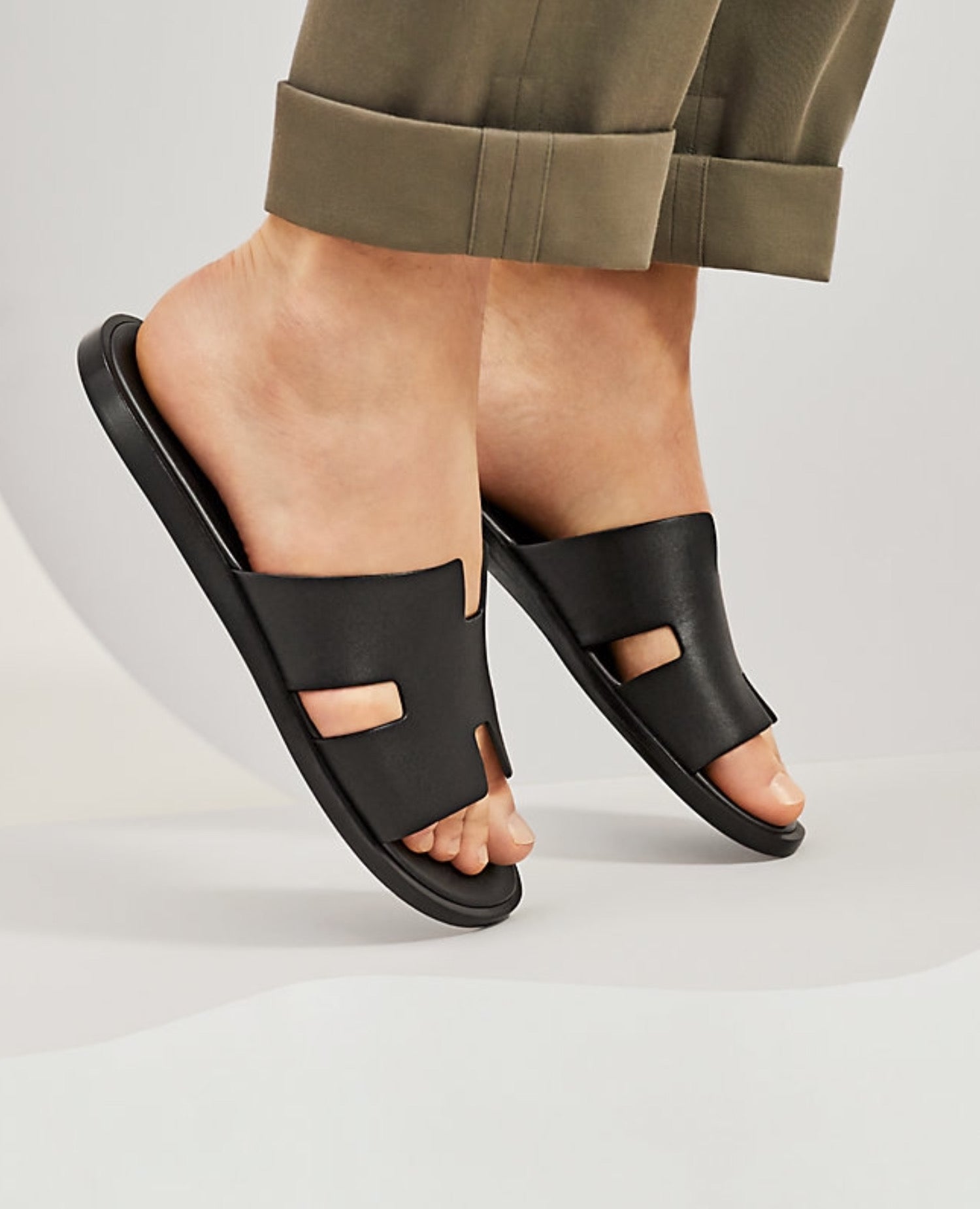 Hermès Izmir Sandal Black