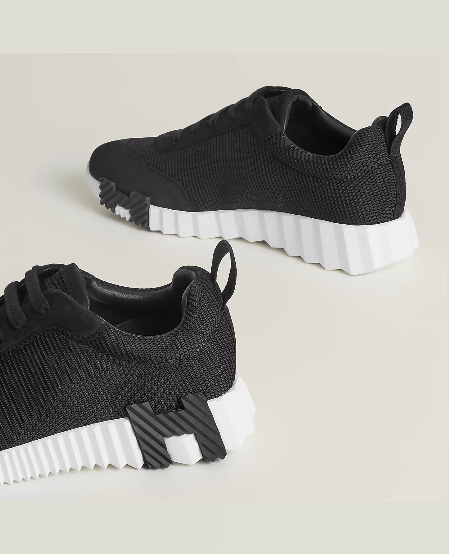 حذاء هيرميس الرياضي المرتد