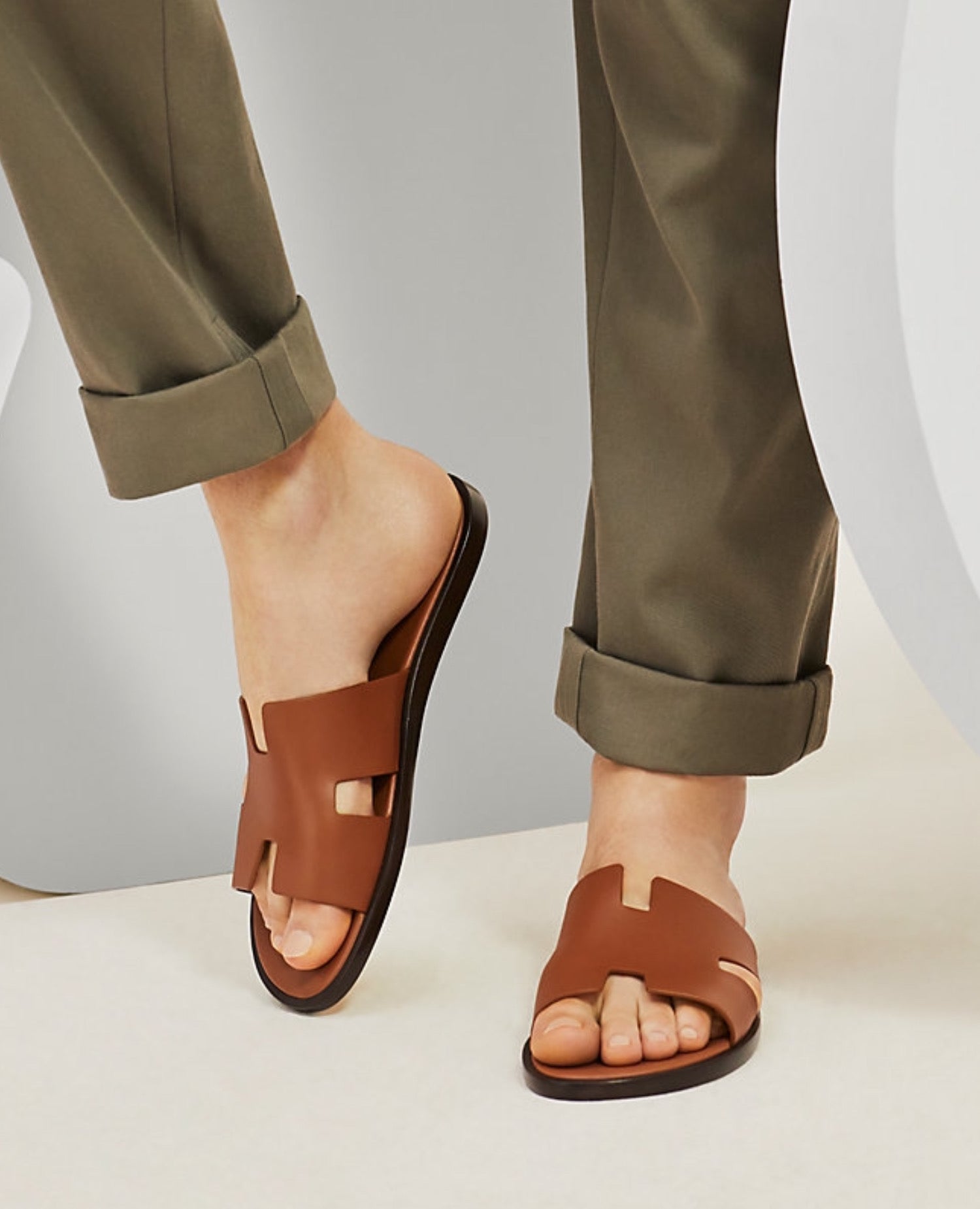 Hermès Izmir Sandal Gold