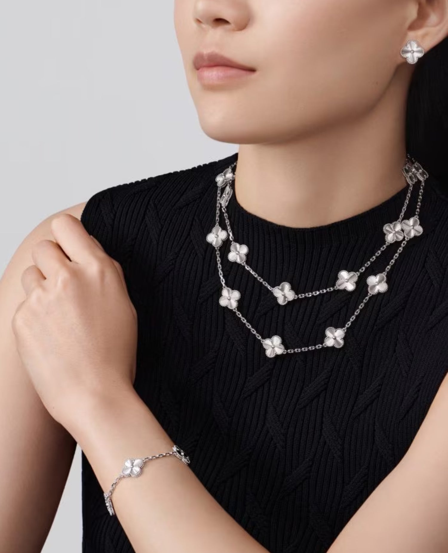 قلادة فان كليف فينتاج الحمراء الطويلة، 20 تصميمًا