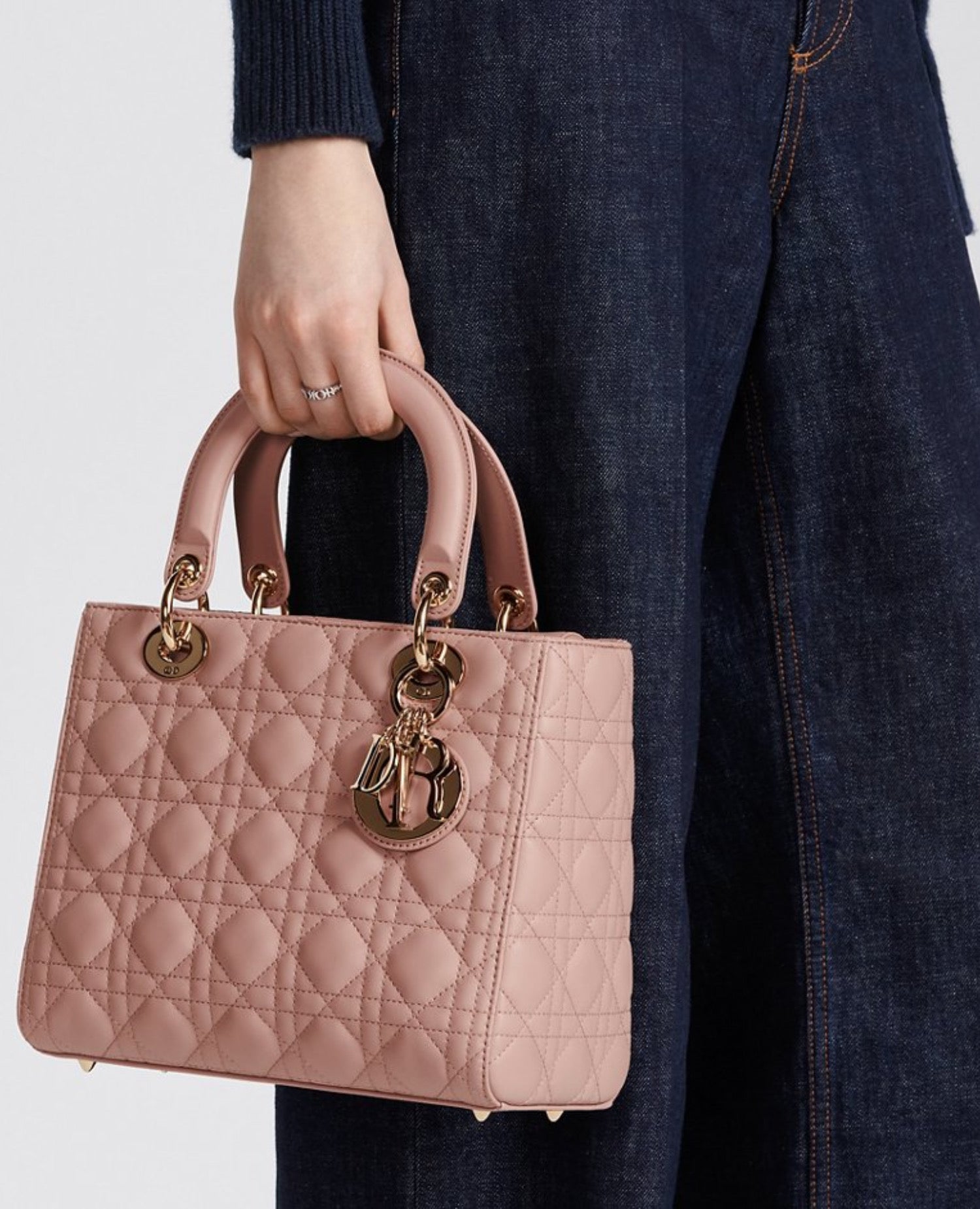 حقيبة كريستيان ديور متوسطة الحجم ليدي ديور