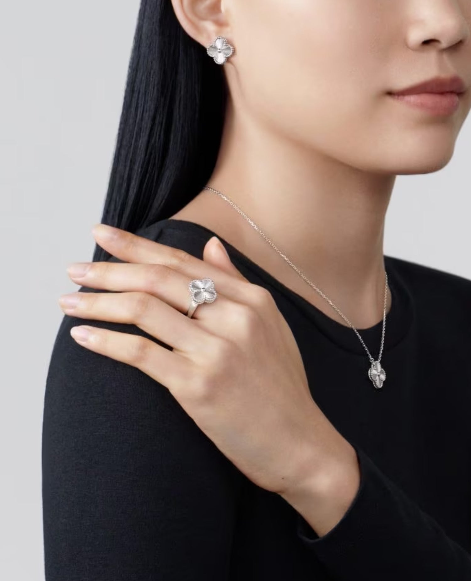 Van Cleef Vintage Alhambra pendant, white gold