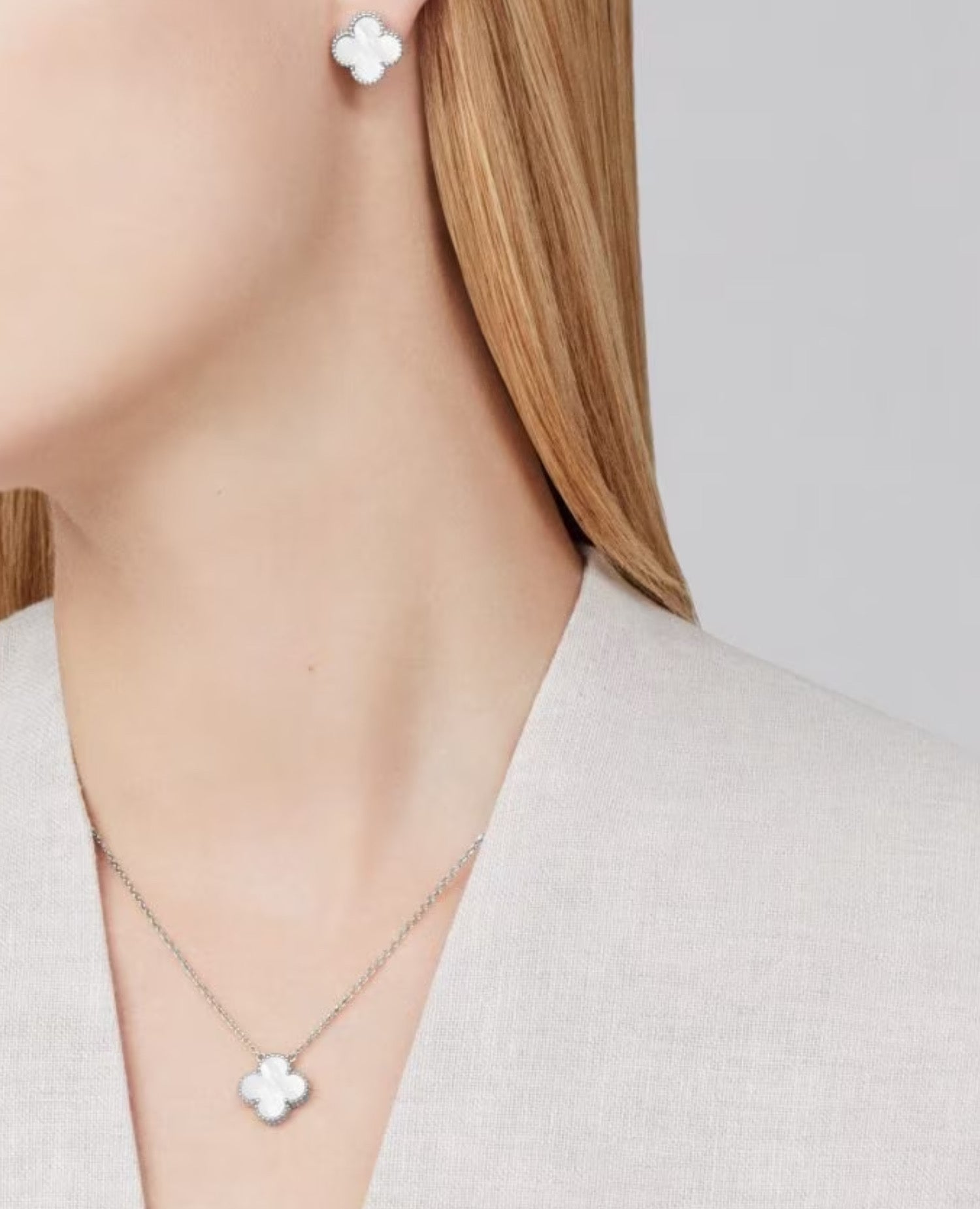 Van Cleef Vintage Alhambra pendant, white gold, Mother-of-pearl