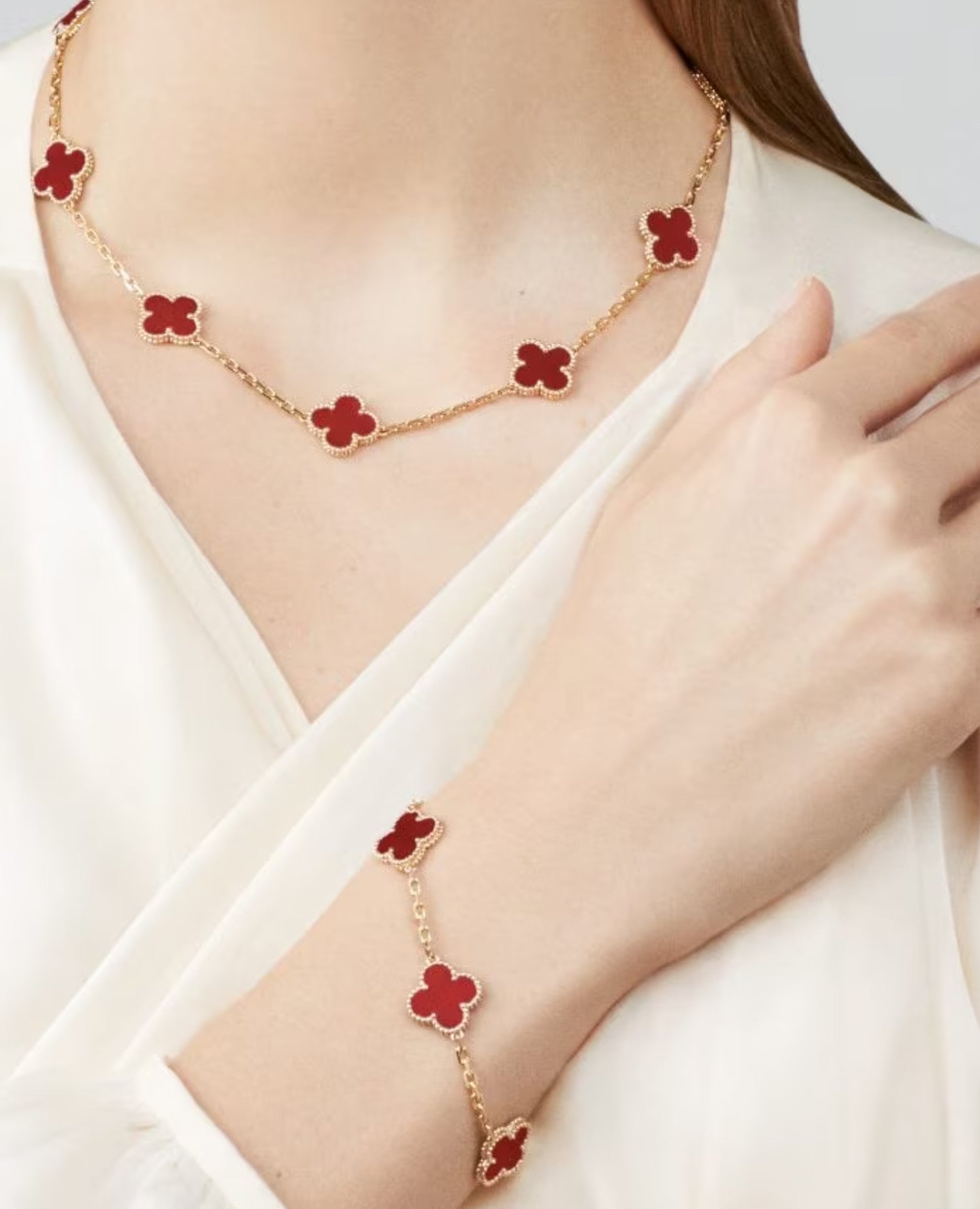 Van Cleef Vintage Alhambra bracelet, 5 motifs, yellow gold, Carnelian