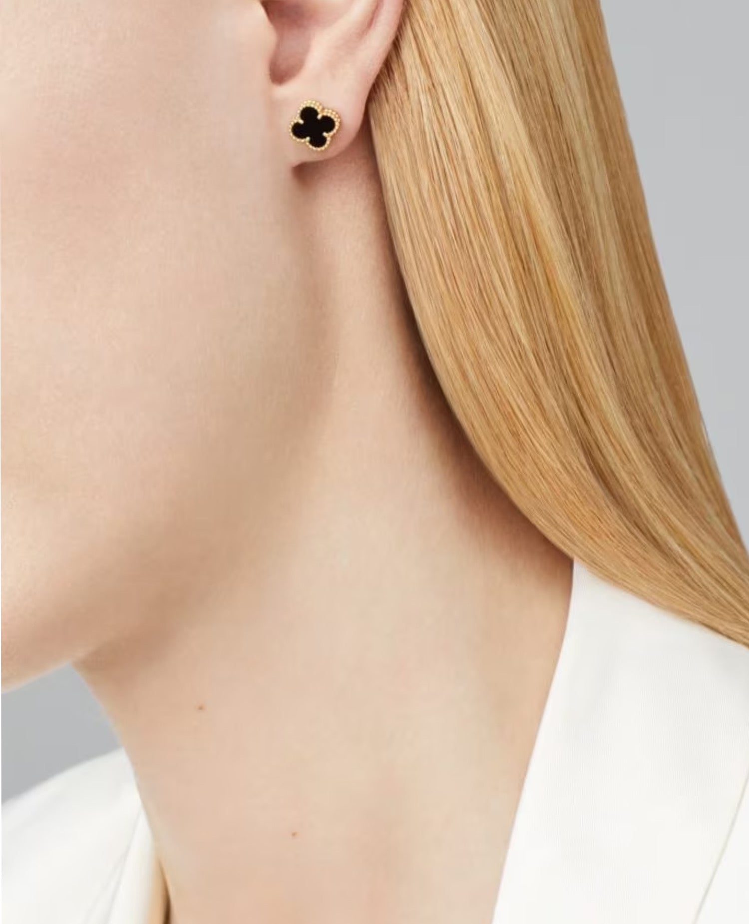 Van Cleef Sweet Alhambra earstuds, yellow gold, Onyx