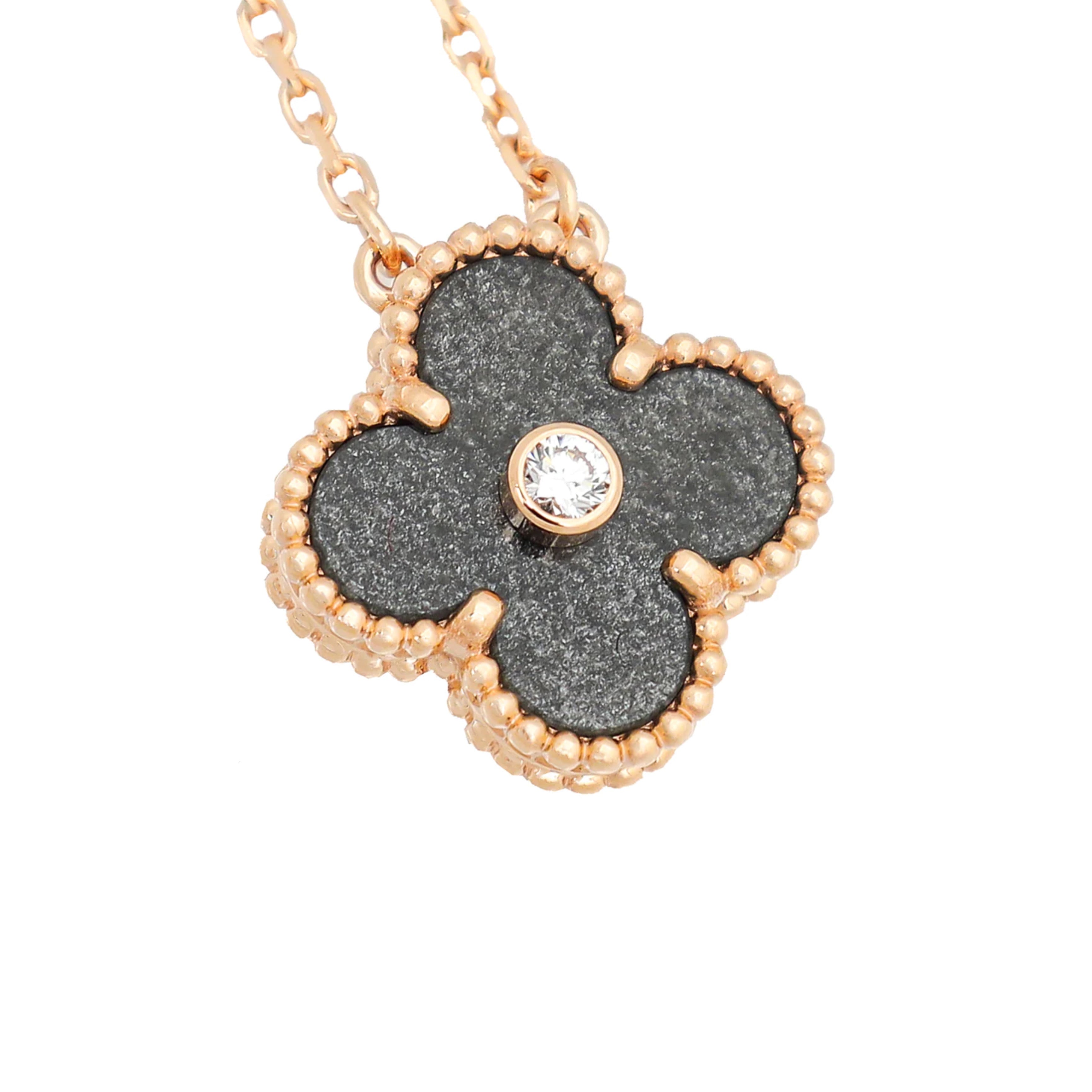 قلادة فان كليف آند آربلز فينتاج ألامبرا للعطلات 2023