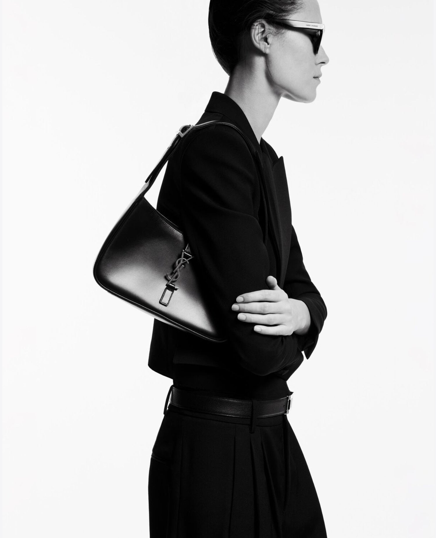 Saint Laurent Le 5 À 7 Hobo In Smooth Leather Black