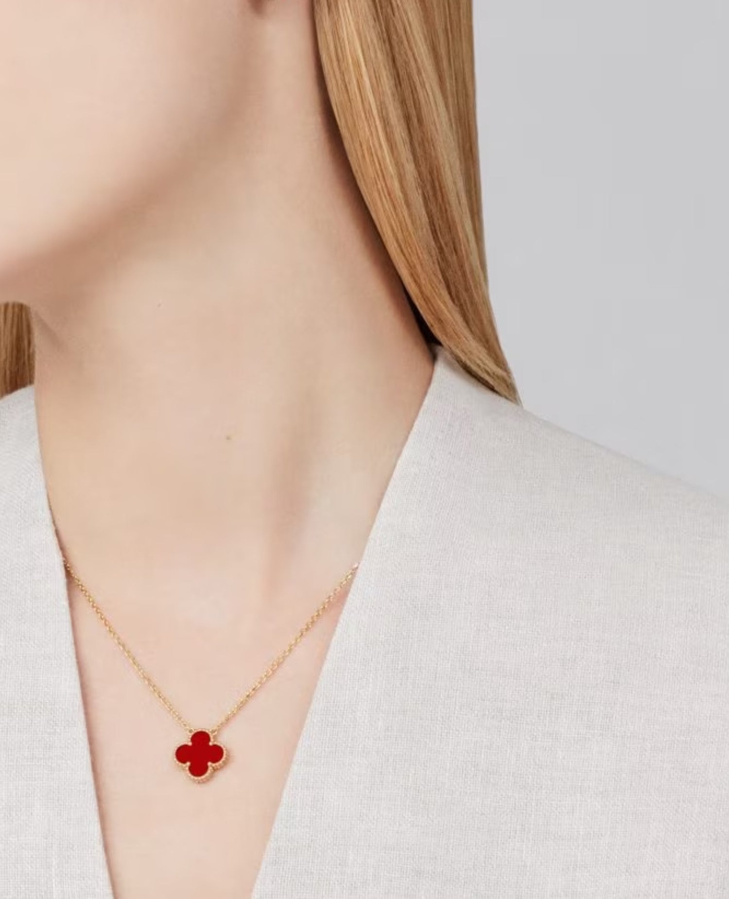 Van Cleef Vintage Alhambra earrings, yellow gold, Carnelian