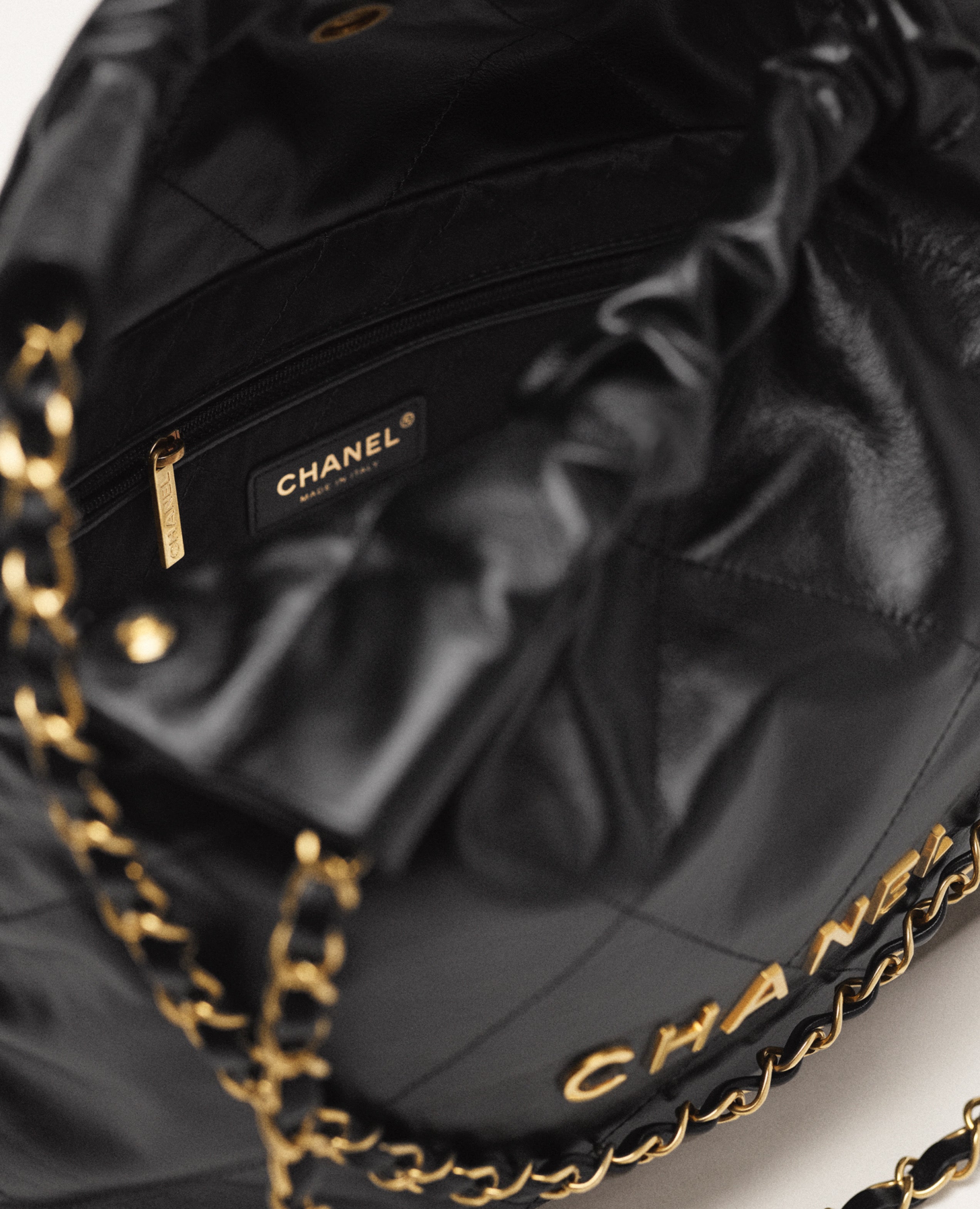 COCO 22 Small Handbag Shiny Calfskin & Gold-Tone Metal Black