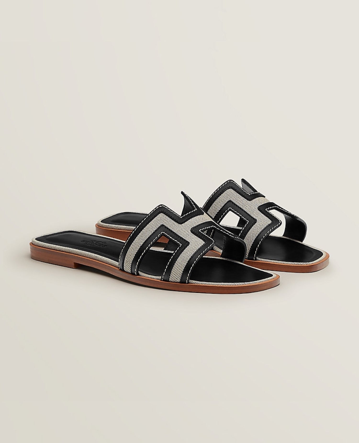 Hermès Oran sandal Prunoir / Noir